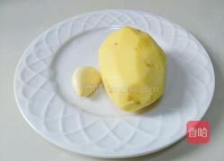 孜然味土豆的做法图解1