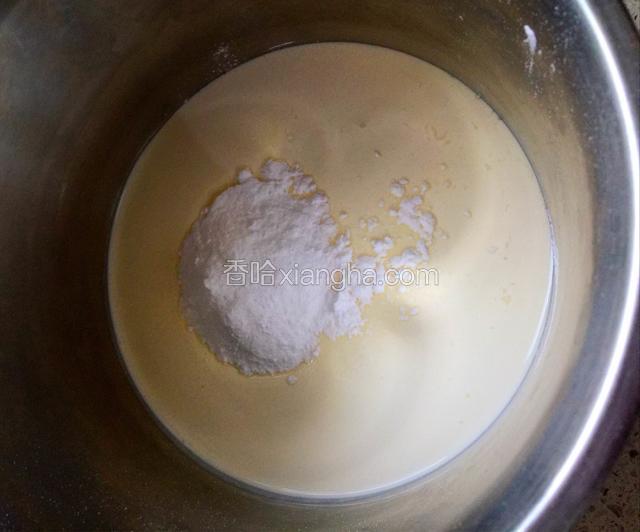 加馅的就用淡奶油加糖粉打发（打7成发就好）或是加卡仕达酱
