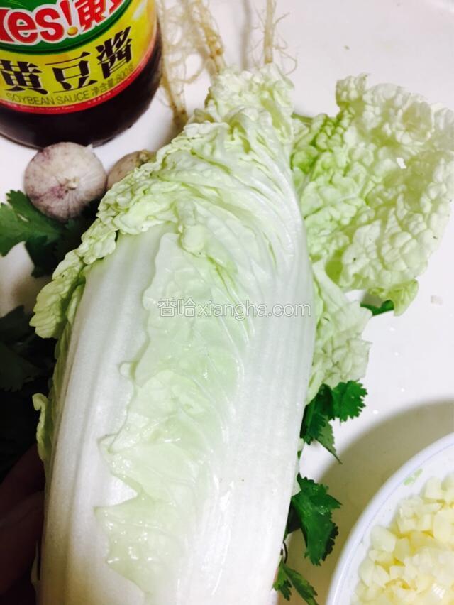 这是银丝白菜，和普通白菜有区别，菜的纤维细腻，香软。