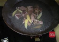 牛肉汤的做法图解1