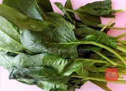 凉拌杏仁菠菜的做法图解1