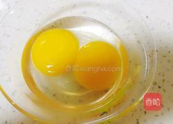 洋葱鸭蛋炒饭的做法图解2