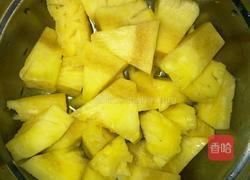 菠萝虾球的做法图解2