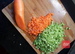 四季豆炒饭的做法图解1