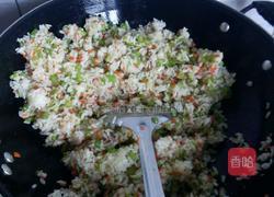 四季豆炒饭的做法图解2