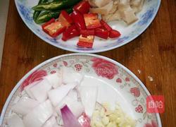 辣椒炒五花肉的做法图解1