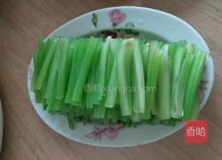 芹菜炒粉条的做法图解3