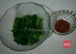 辣椒油拌菠菜的做法图解1