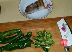 尖椒腊肉的做法图解1