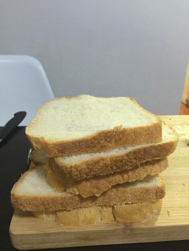 自己昨晚做的低糖吐司  今早切片