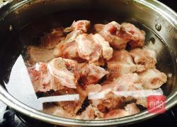 莲藕排骨汤的做法图解1