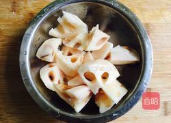 莲藕排骨汤的做法图解2