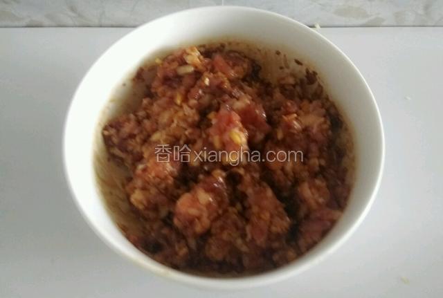 拌匀腌制半小时入味。