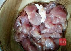 胡萝卜瘦肉炖汤的做法图解1