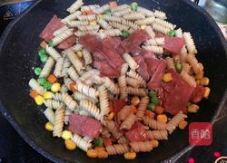 培根炒螺旋意面的做法图解6