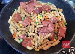 培根炒螺旋意面的做法图解7