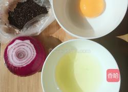 洋葱圈煎蛋的做法图解1