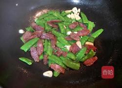 荷兰豆炒腊肠的做法图解6