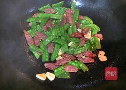 荷兰豆炒腊肠的做法图解7