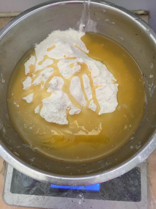 制作油酥，按照比例依次放入