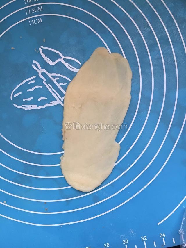 把油皮擀成条形
