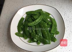 荷兰豆炒腊肉的做法图解2