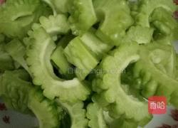 骨头苦瓜汤的做法图解4