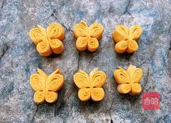 Illustration of how to make butterfly flower roll 17