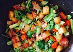 腊肉炒窝头的做法图解4