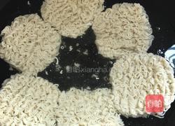 顺顺鸡蛋酱油炒面的做法图解1