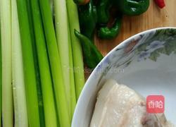 家常五花肉炒蒜芯的做法图解1