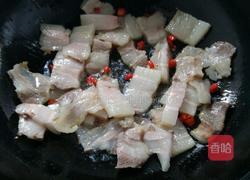 家常五花肉炒蒜芯的做法图解7