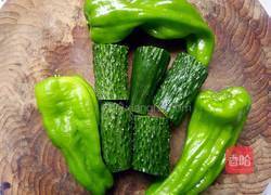 黄瓜青椒肉片的做法图解3