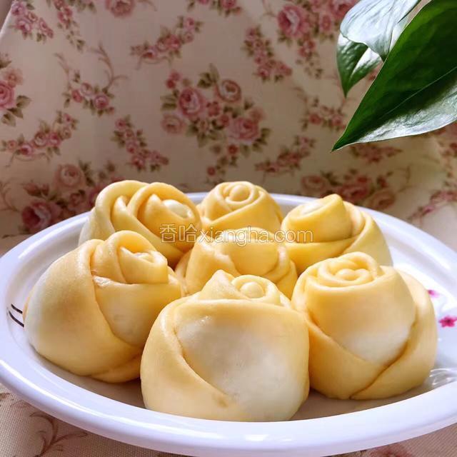 这是我之前用红萝卜泥和面做的。