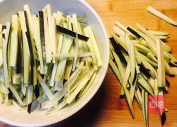 茄丝虾仁汤的做法图解2