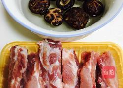 吮指酱香骨(电饭锅版)的做法图解1