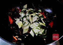 木耳香菇炒黄瓜的做法图解9