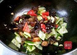 木耳香菇炒黄瓜的做法图解10