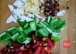 辣子兔丁的做法图解1