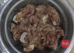 瘦肉炒茶树菇的做法图解2