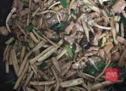 瘦肉炒茶树菇的做法图解6