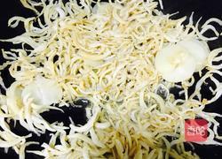 银鱼炒韭苗的做法图解7