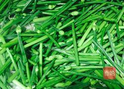 银鱼炒韭苗的做法图解8