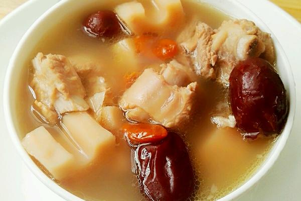 藕片红枣排骨汤