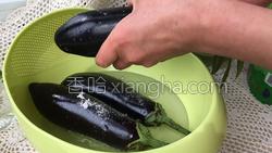 肉末烤茄子的做法图解1