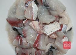 香辣草鱼的做法图解1