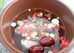 红菇药膳鸡汤的做法图解3