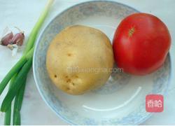 番茄土豆丝的做法图解1