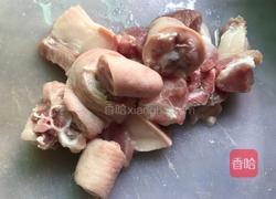 猪尾花生汤的做法图解1