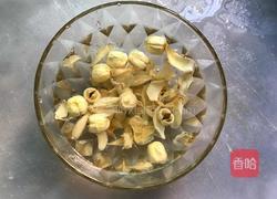 猪尾花生汤的做法图解3